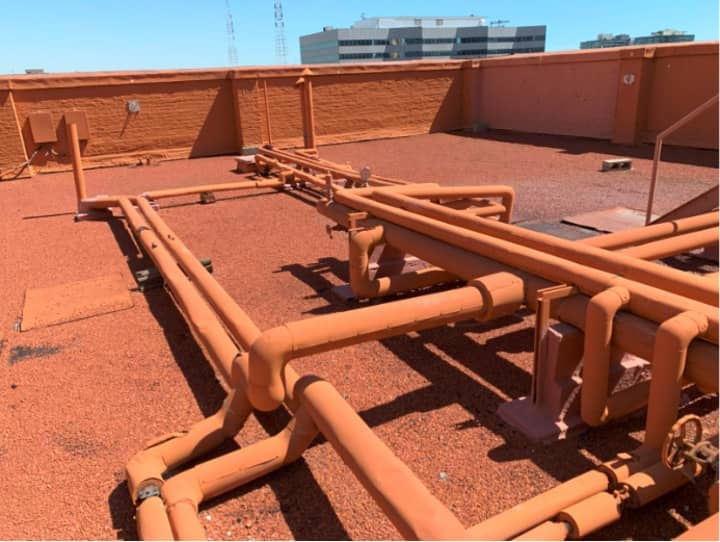 Tight low detailing (typ.)