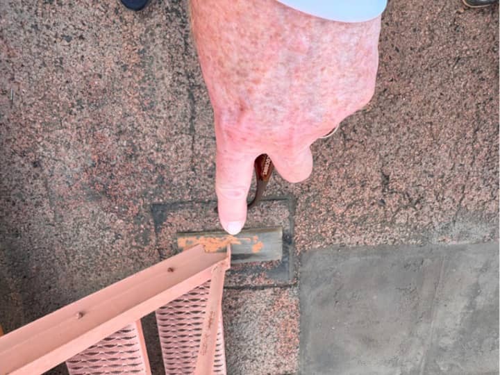 Pitch pockets must be topped off with 1047 